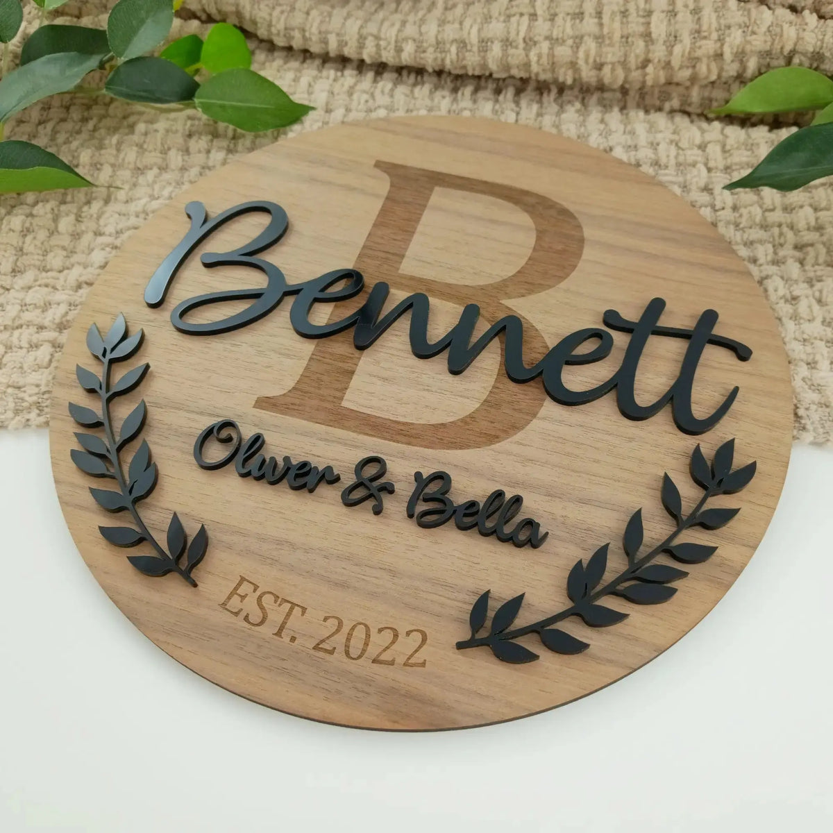 Round Personalised Family Name Sign - Timeless Elegance