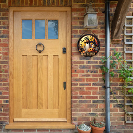 Halloween-themed welcome sign on a Wooden door.