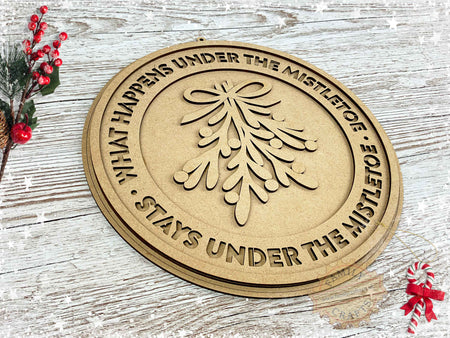 Traditional Holiday Decorative Wall Hanging